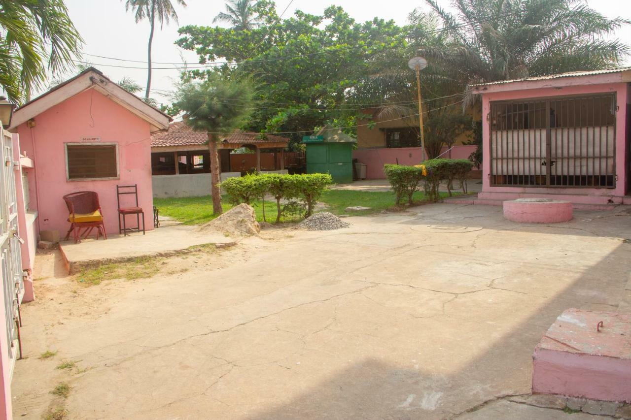 Pink Hostel Accra Exterior foto